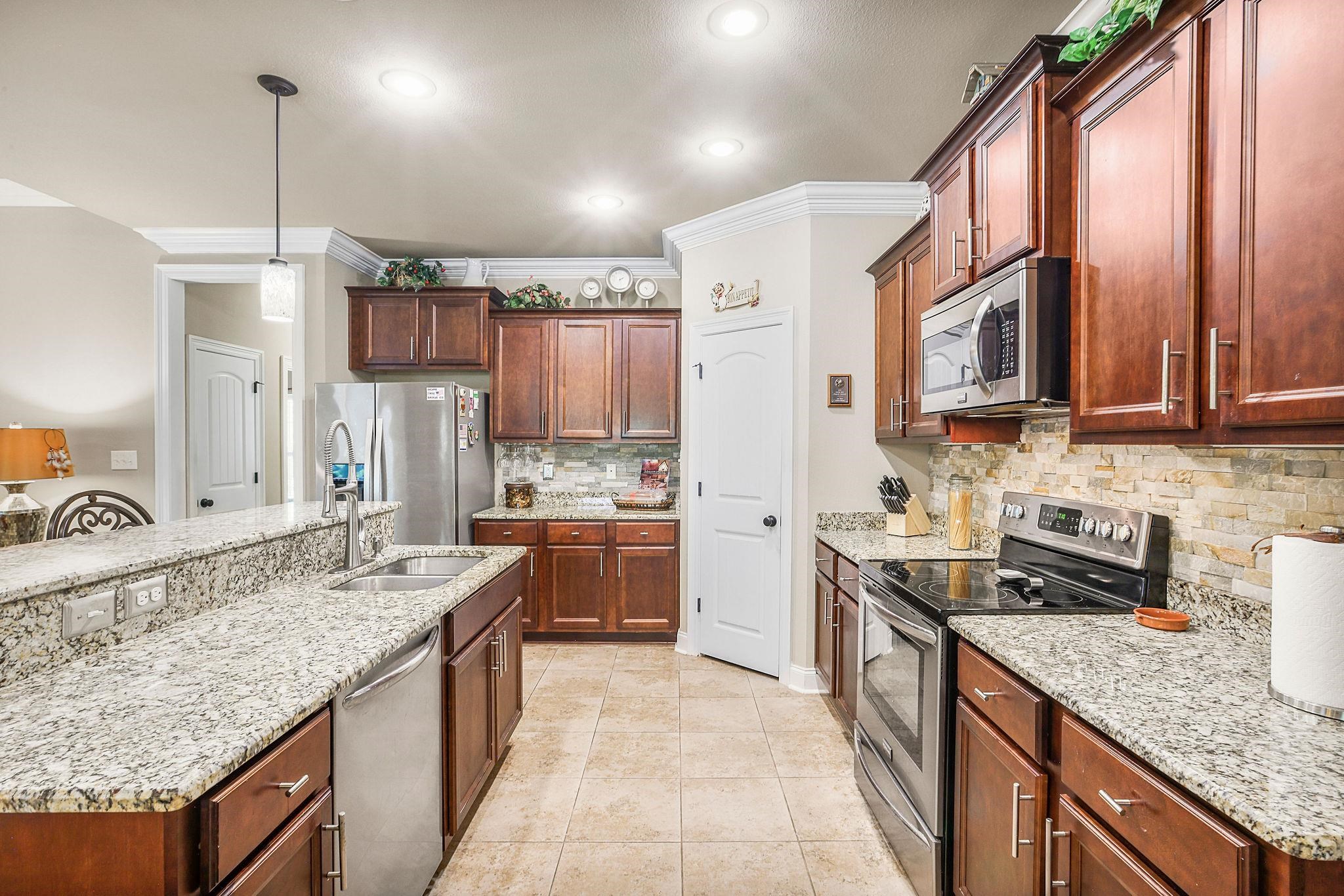 1090 Destin Avenue Foley, AL 36535 - Photo 8 of 30 Kitchen