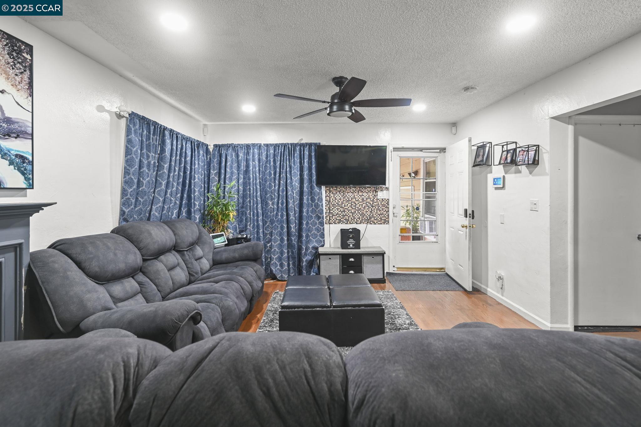 1954 North 6th Street Concord, CA 94519 - Photo 4 of 26