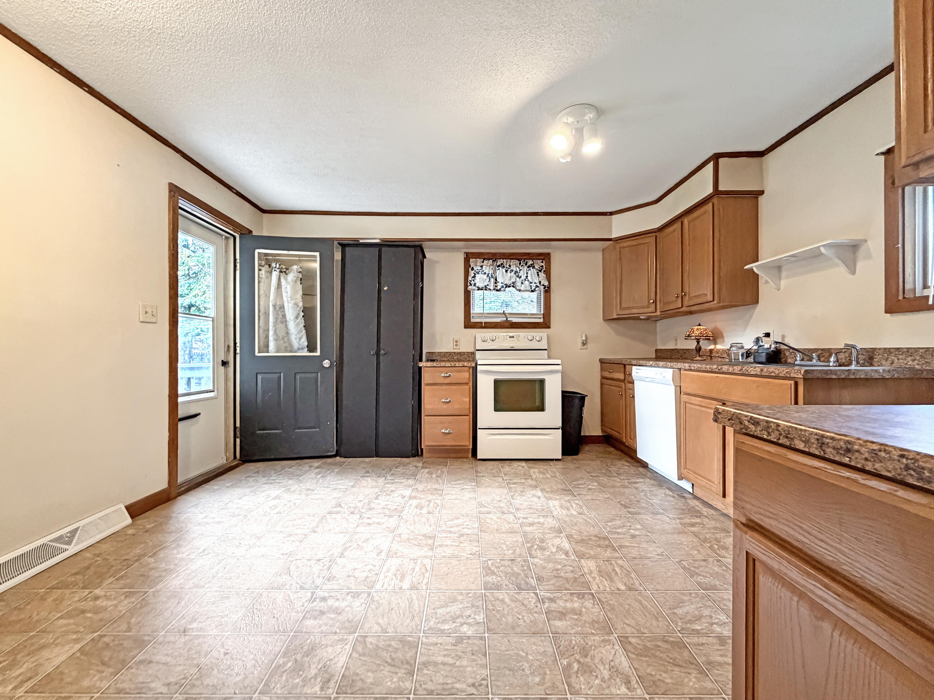 22 Washington Street Caribou, ME 04736 - Photo 6 of 40 IMG_5574