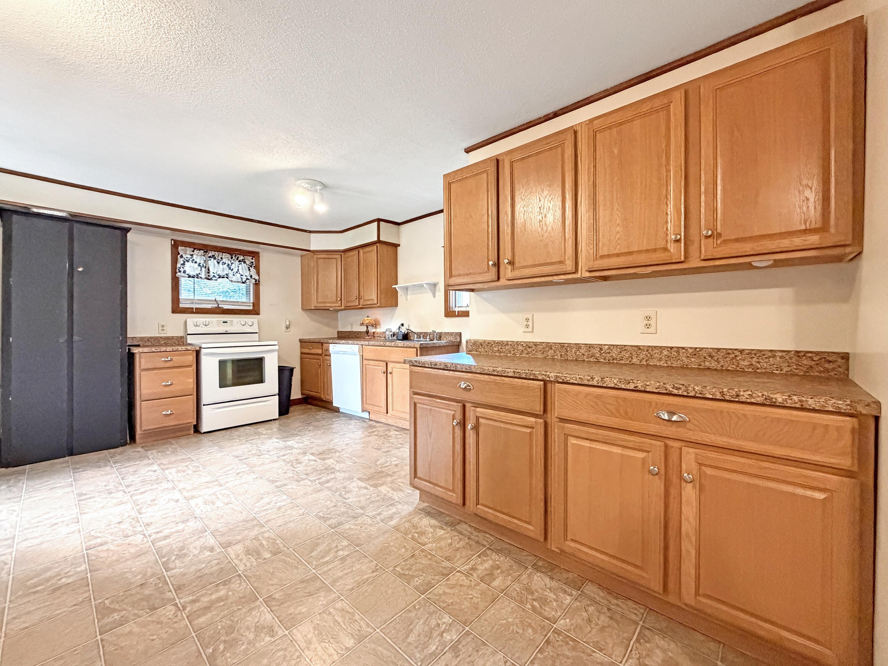 22 Washington Street Caribou, ME 04736 - Photo 8 of 40 IMG_5575