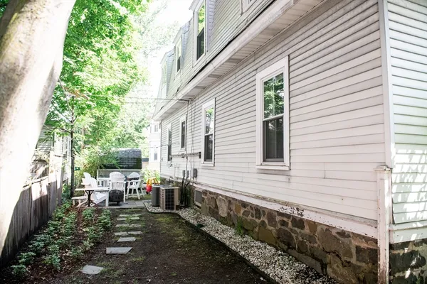 $3,400 | 4 Highland Terrace, Unit 1, Newton, MA 02460