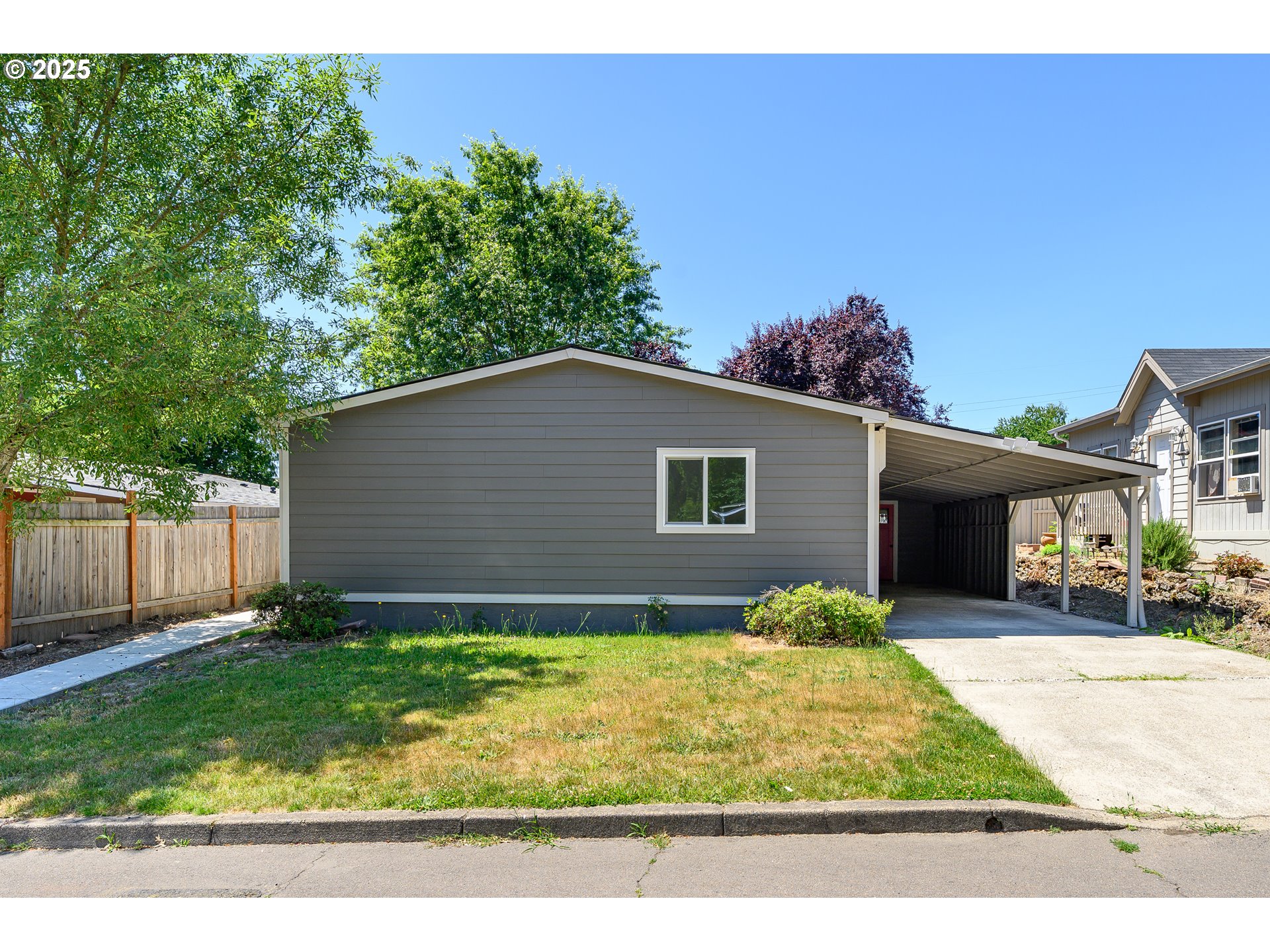 13620 Southwest Beef Bend Road, Unit 38 Portland, OR 97224 - Photo 12 of 38 a backyard of a house