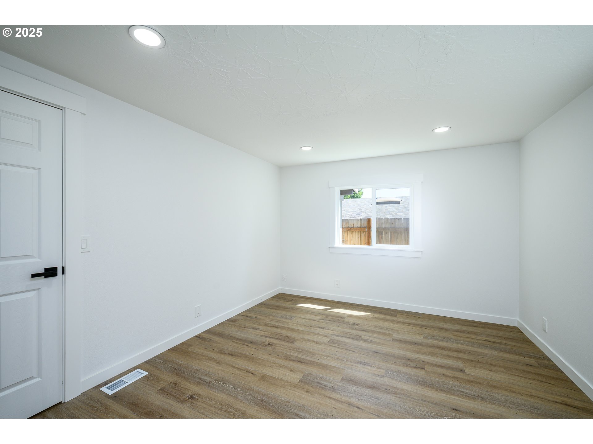 13620 Southwest Beef Bend Road, Unit 38 Portland, OR 97224 - Photo 15 of 38 a view of an empty room