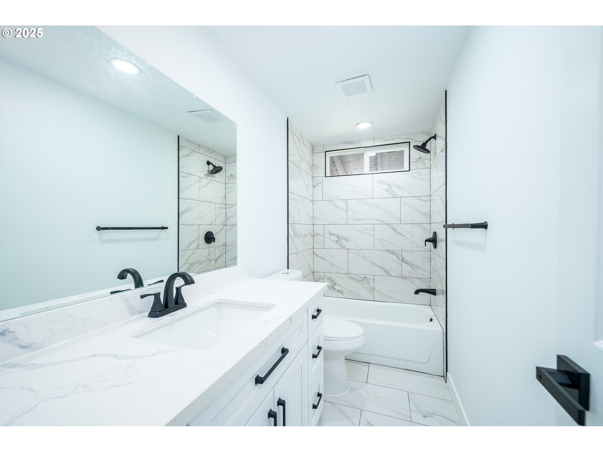 13620 Southwest Beef Bend Road, Unit 38 Portland, OR 97224 - Photo 20 of 38 a bathroom with a tub sink and mirror