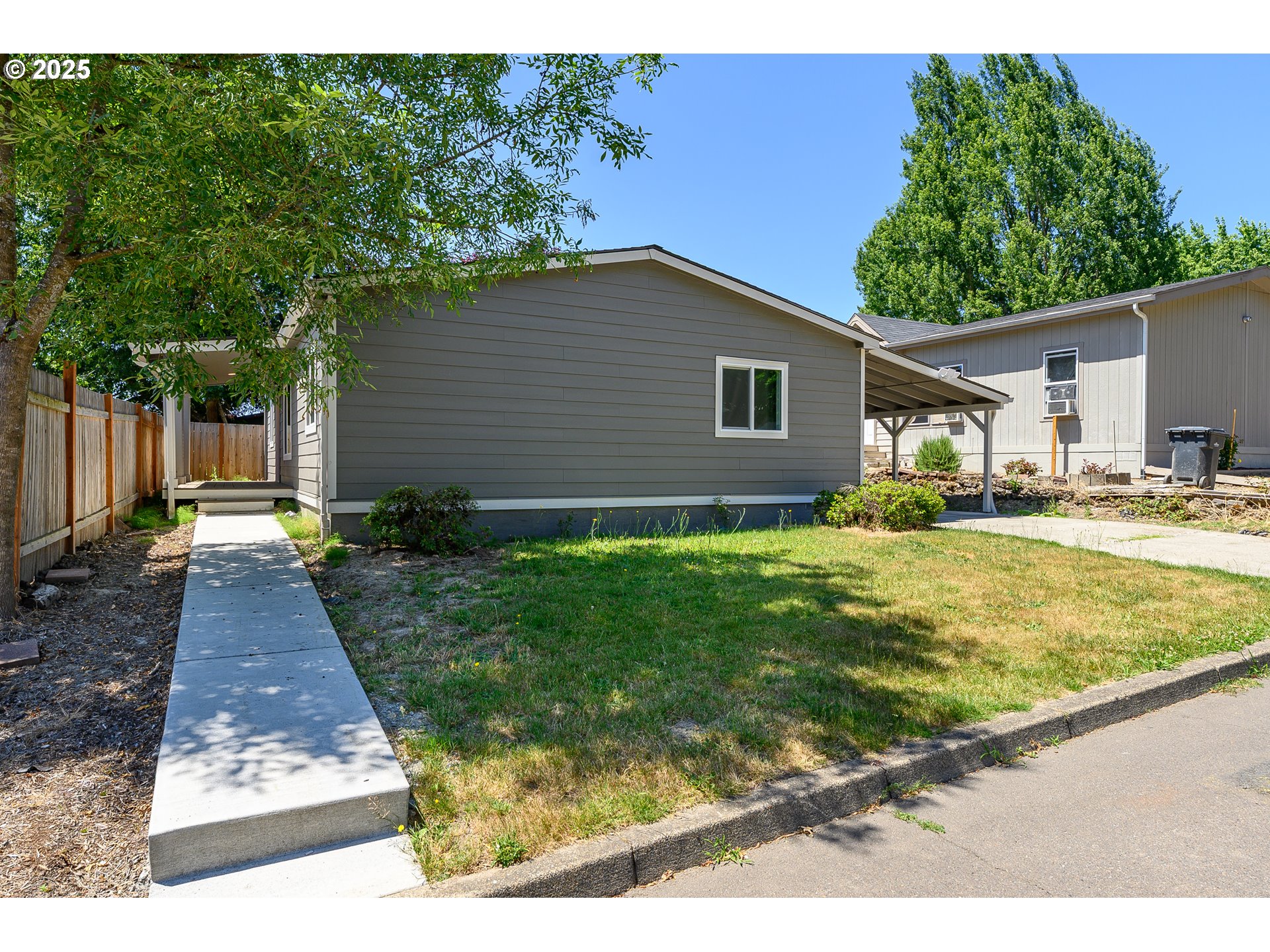 13620 Southwest Beef Bend Road, Unit 38 Portland, OR 97224 - Photo 32 of 38 a house view with a garden space