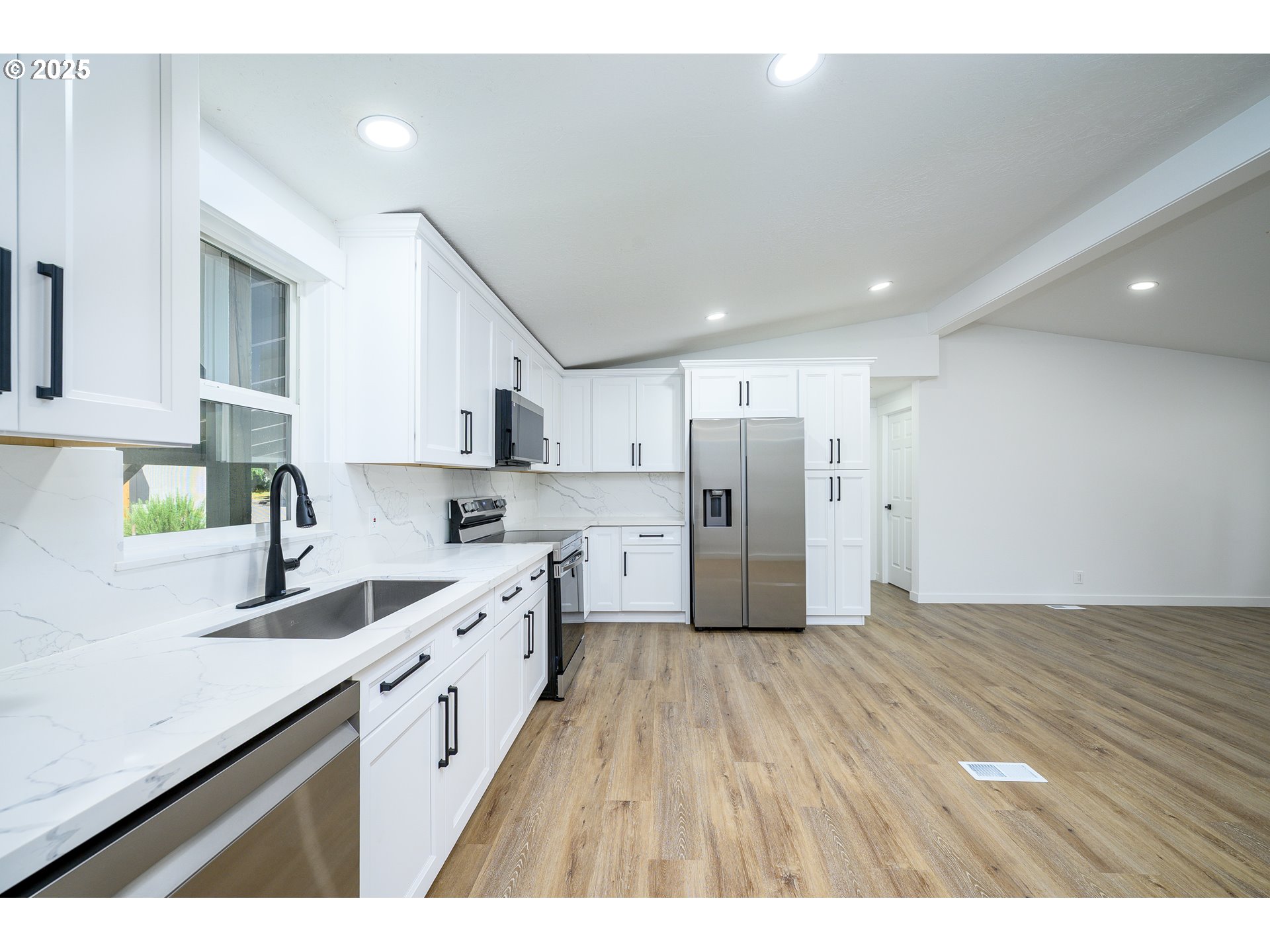 13620 Southwest Beef Bend Road, Unit 38 Portland, OR 97224 - Photo 8 of 38 a large kitchen with stainless steel appliances granite countertop a lot of counter space and wooden floors