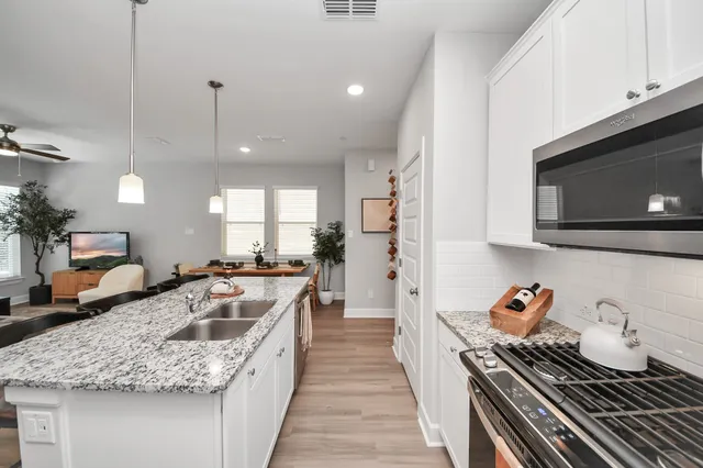 $2,299 | 5300 Berkeley Knl Circle, Unit 232, Richmond, TX 77407