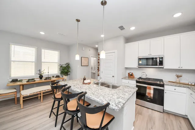 $2,299 | 5300 Berkeley Knl Circle, Unit 232, Richmond, TX 77407