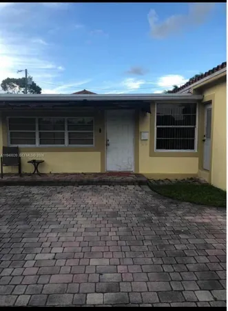 a view of a house with backyard
