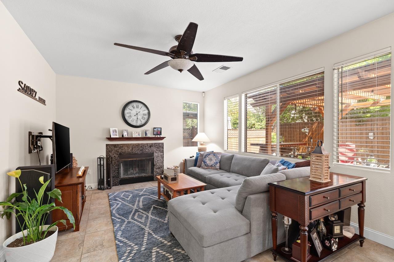 1827 Groveview Way Tracy, CA 95376 - Photo 11 of 56