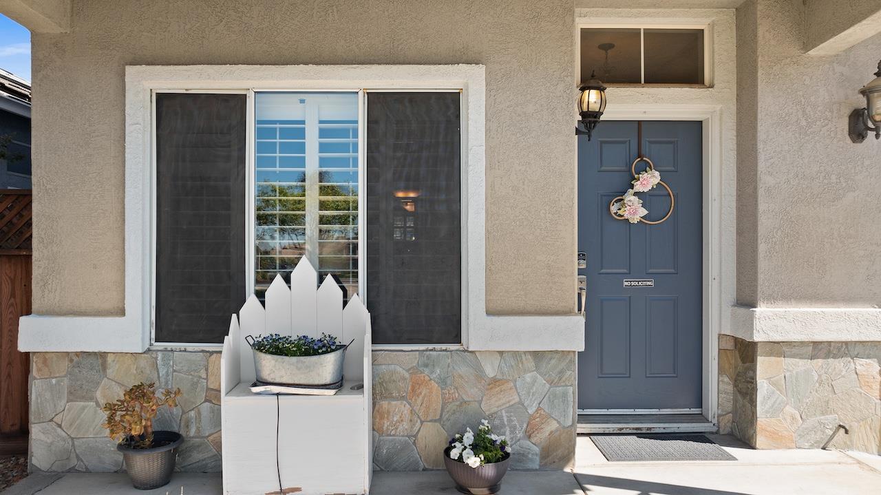 1827 Groveview Way Tracy, CA 95376 - Photo 5 of 56