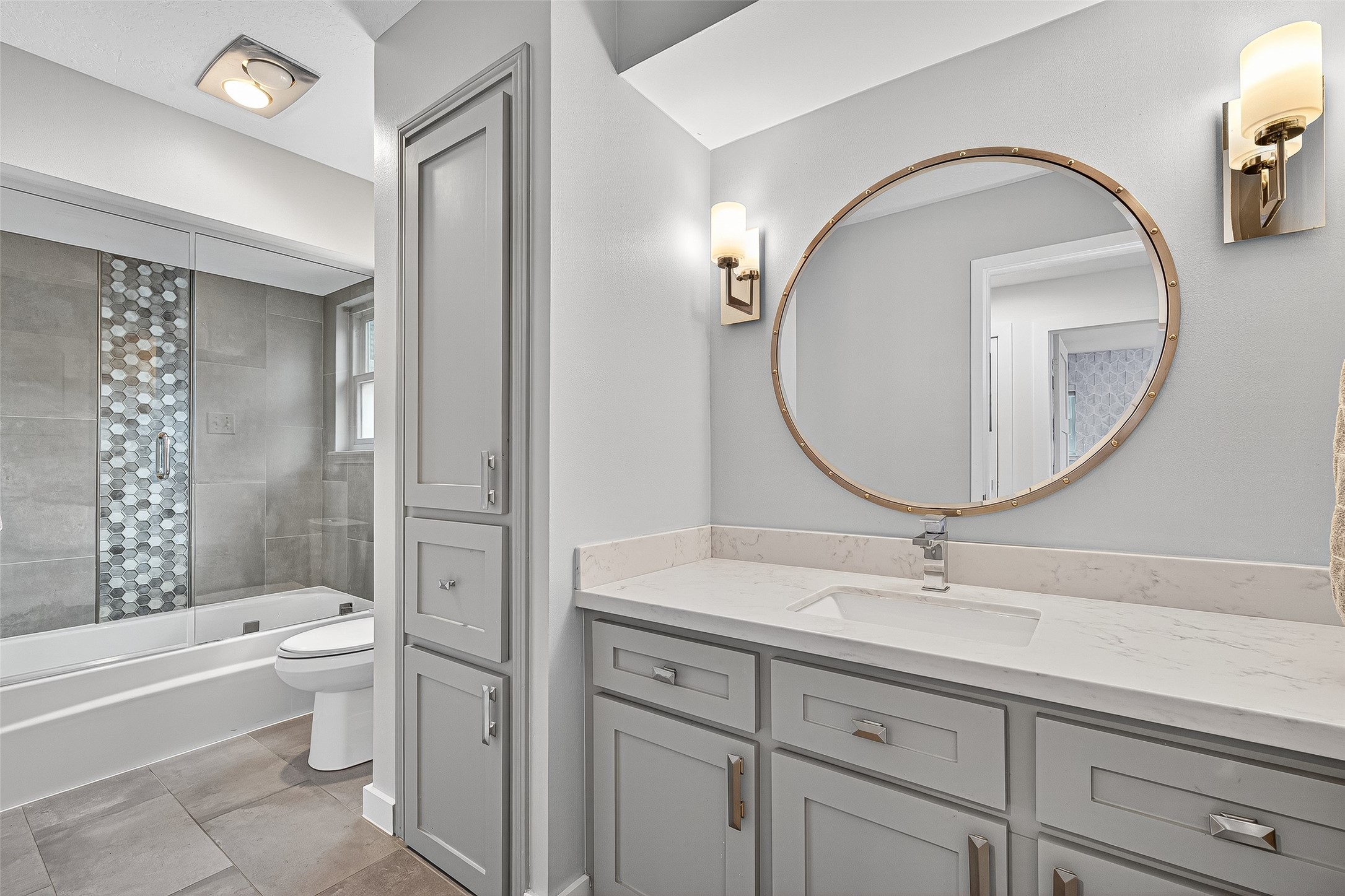 415 Ramblewood Road Houston, TX 77079 - Photo 29 of 49 Another bathroom on the second floor.
