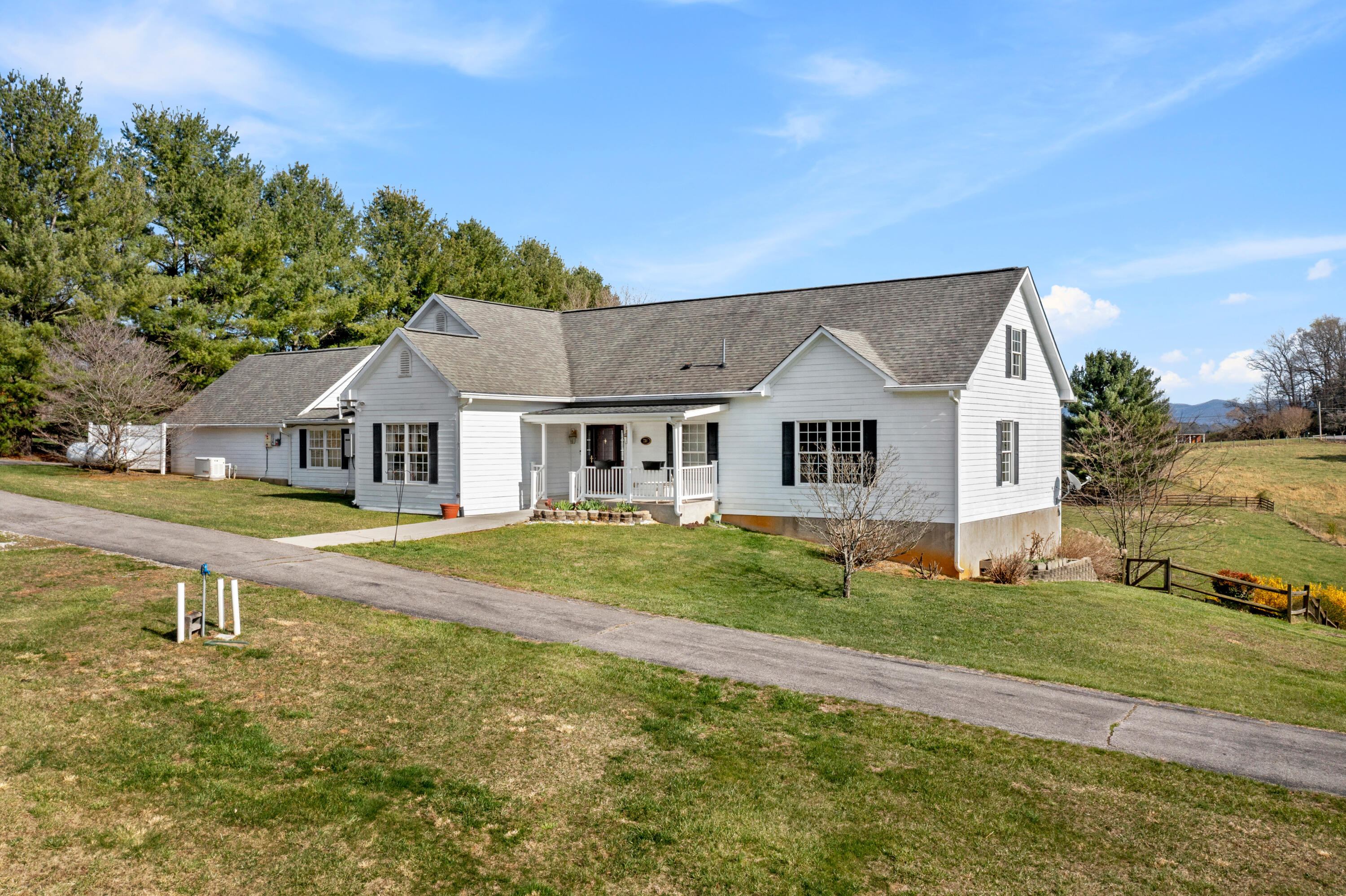 734 Blacksburg Road Fincastle, VA 24090 - Photo 1 of 30 Front
