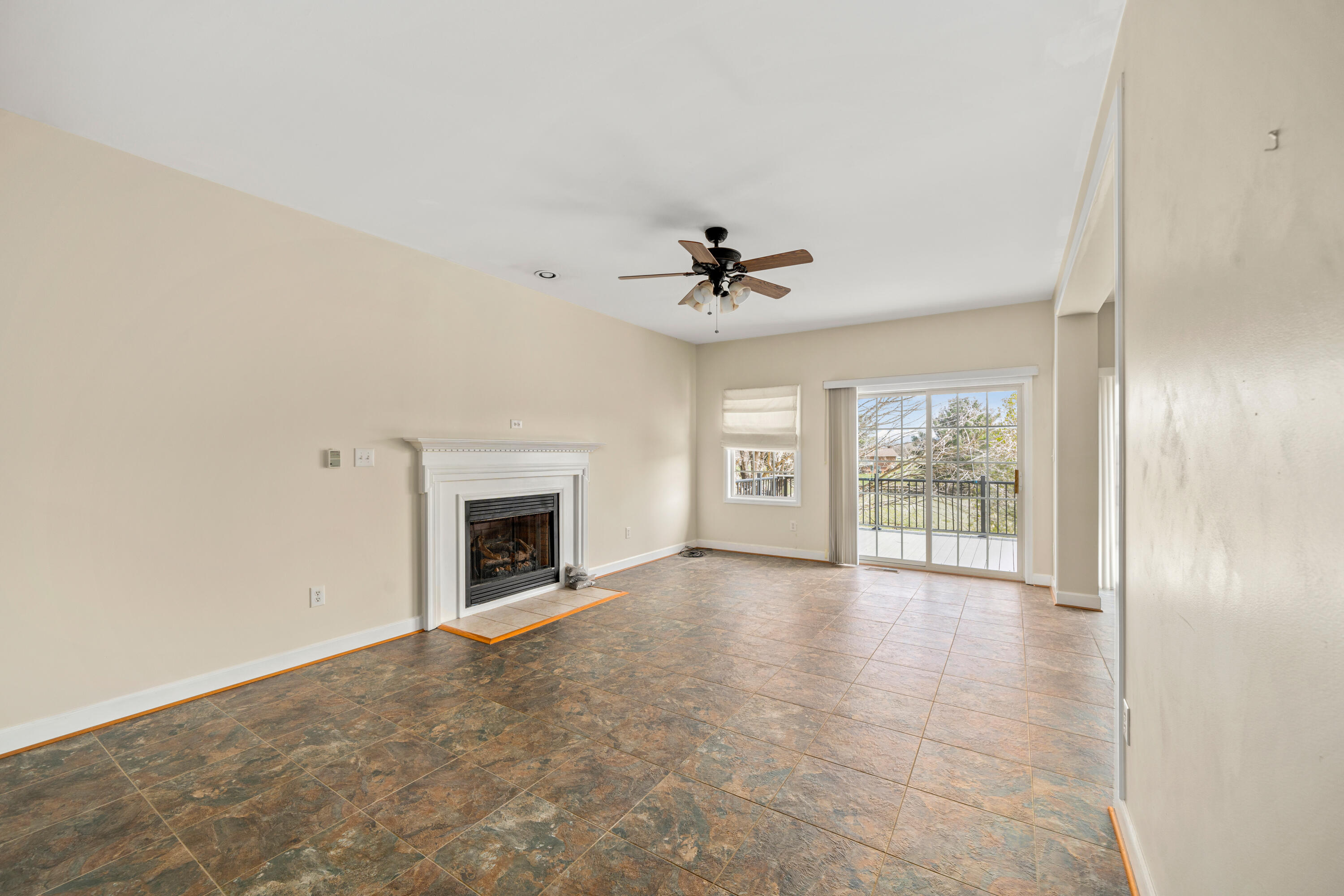 734 Blacksburg Road Fincastle, VA 24090 - Photo 12 of 30 Family Room