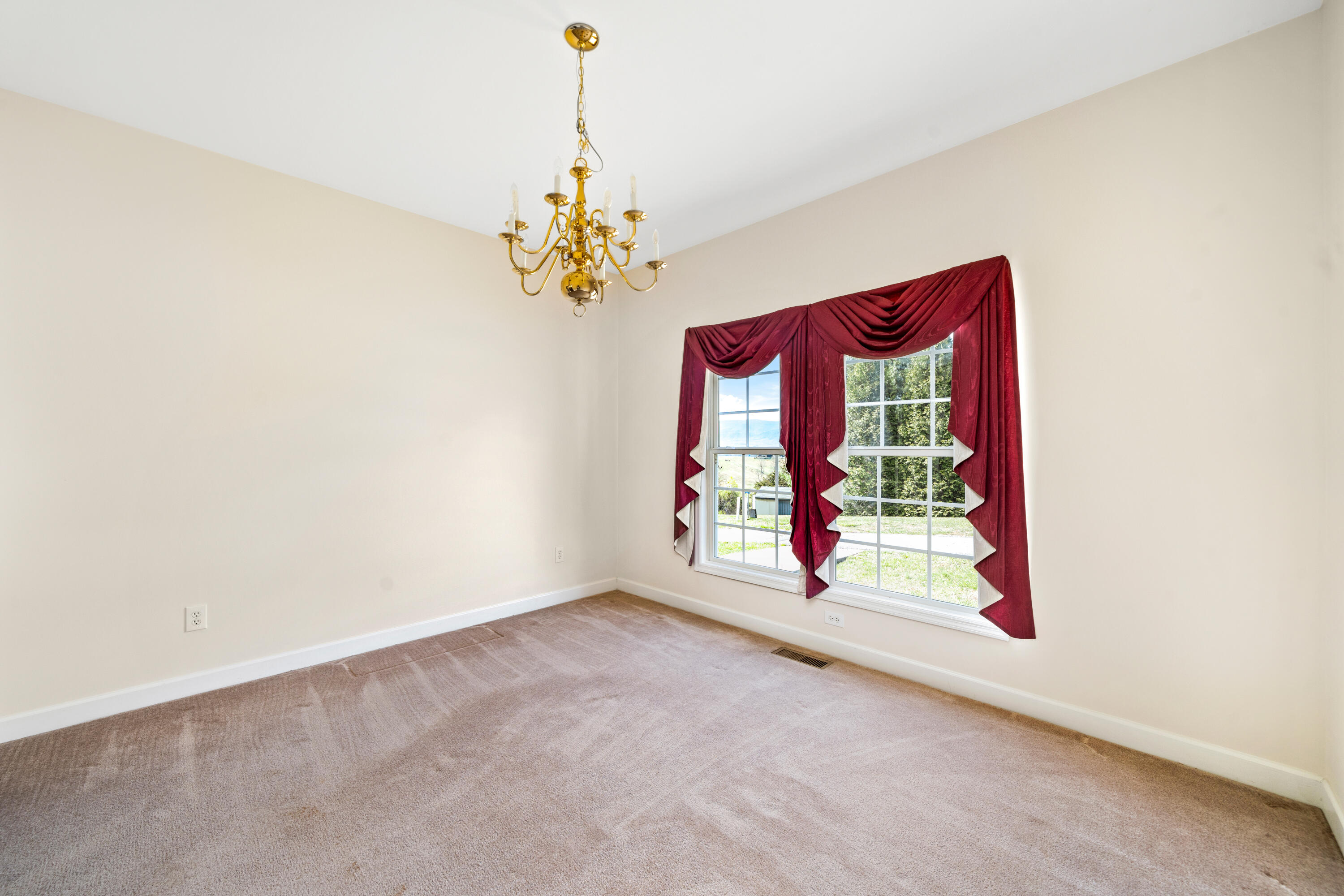 734 Blacksburg Road Fincastle, VA 24090 - Photo 20 of 30 Office/Dining Room