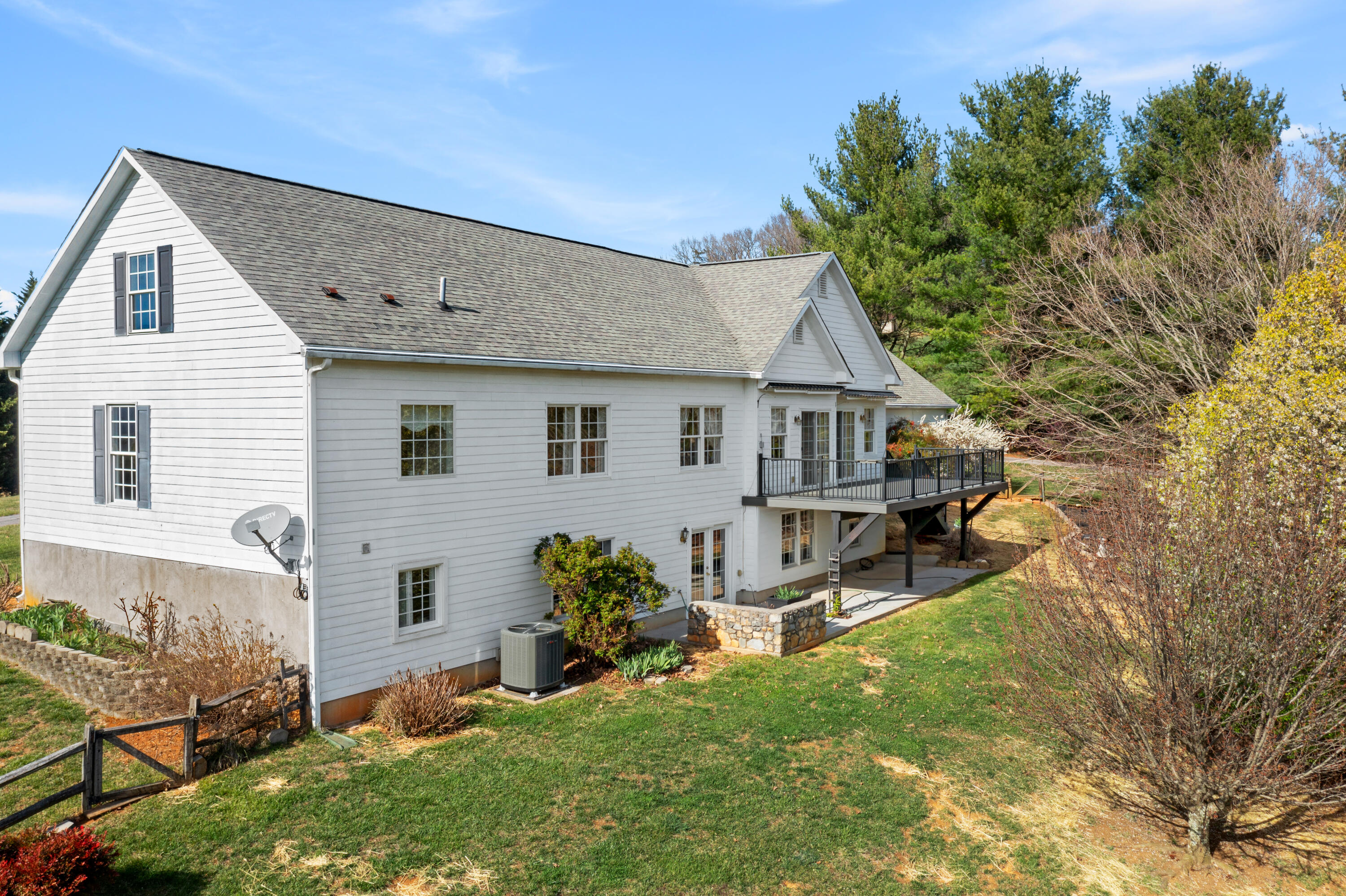734 Blacksburg Road Fincastle, VA 24090 - Photo 5 of 30 Rear