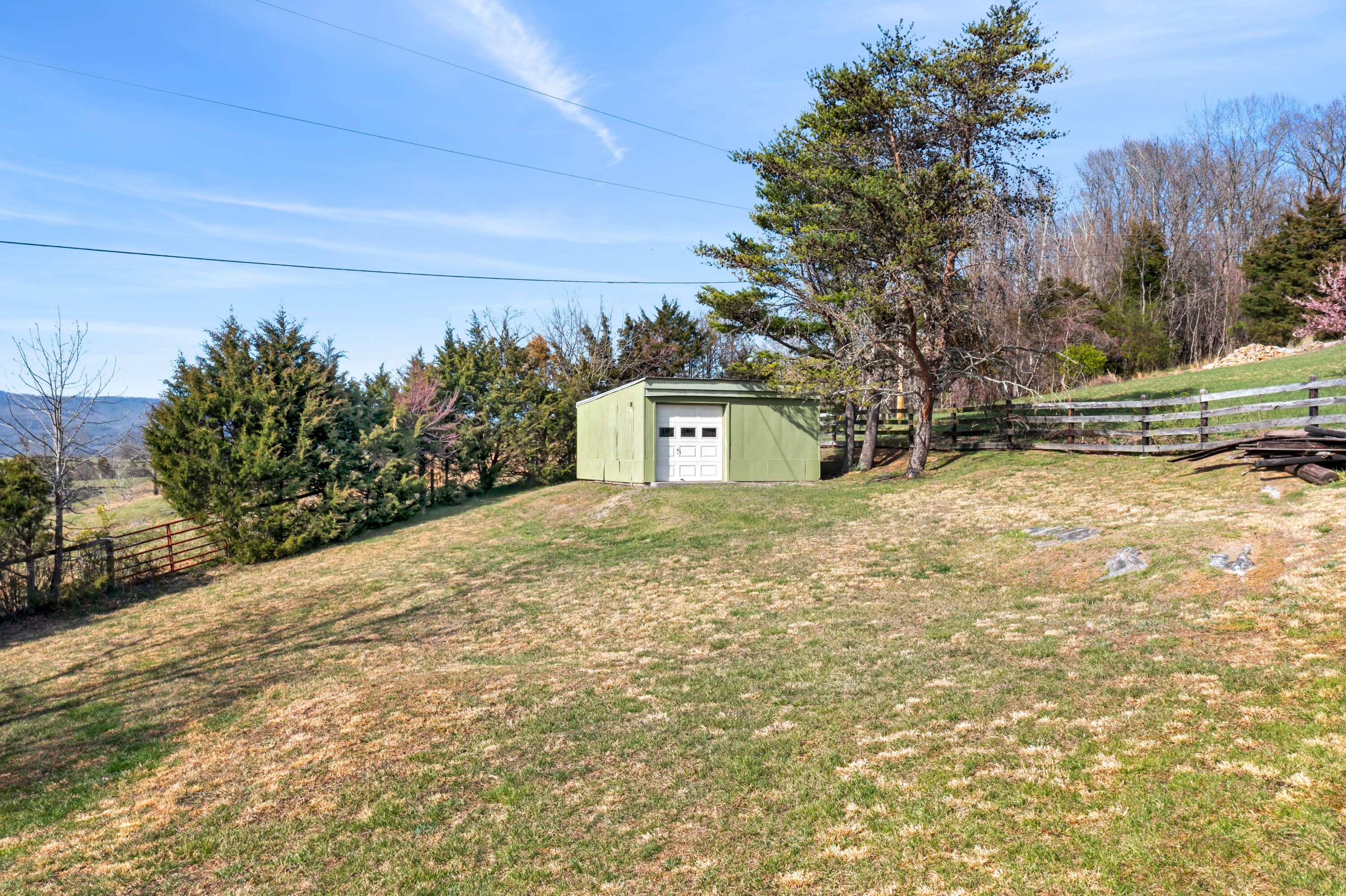 734 Blacksburg Road Fincastle, VA 24090 - Photo 7 of 30 Garage