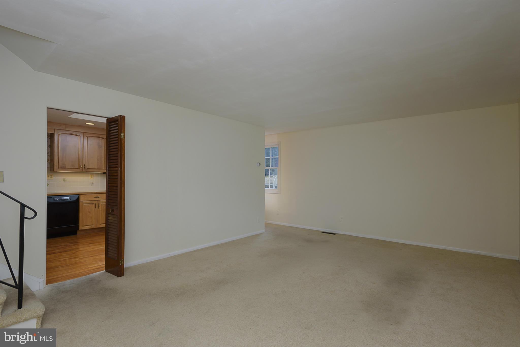 311 Stonewall Road Catonsville, MD 21228 - Photo 3 of 27 Living Room