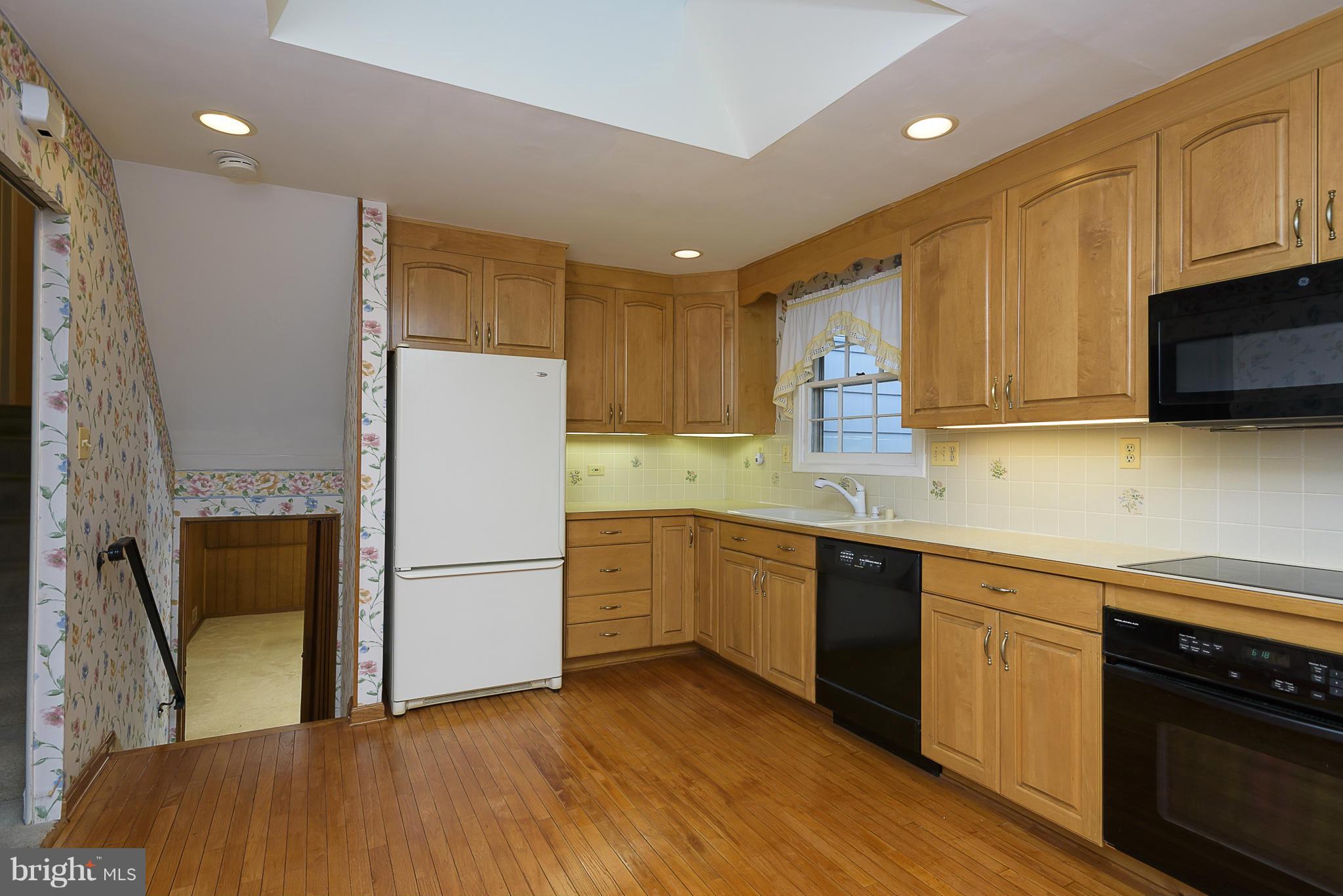 311 Stonewall Road Catonsville, MD 21228 - Photo 7 of 27 Kitchen