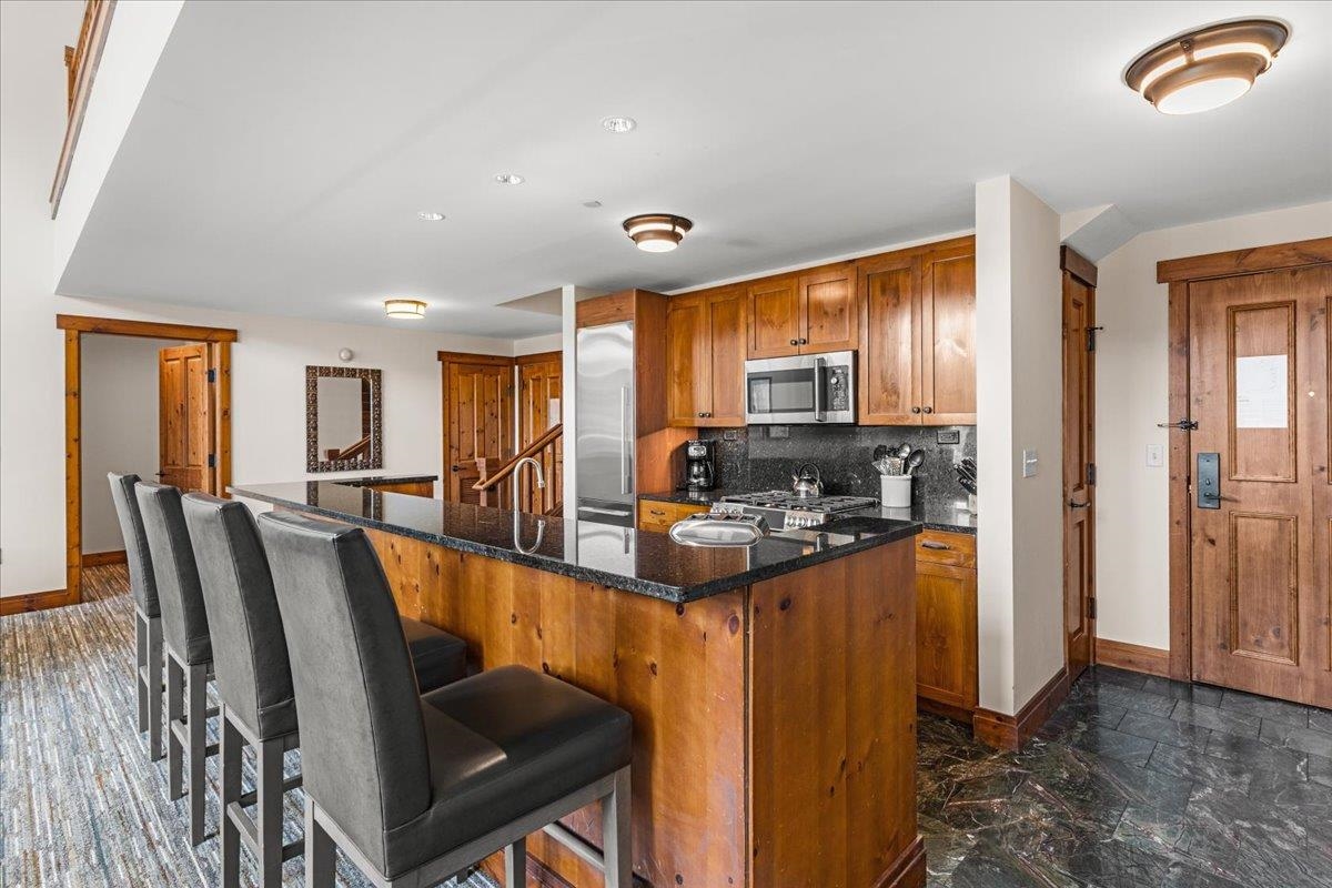 7412 Mountain Road, Unit 436 #522 Stowe, VT 05672 - Photo 18 of 39