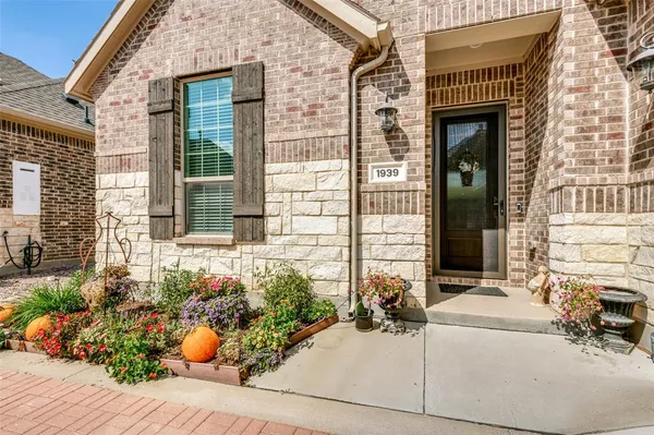 $419,000 | 1939 Spotted Fawn Drive, Arlington, TX 76005