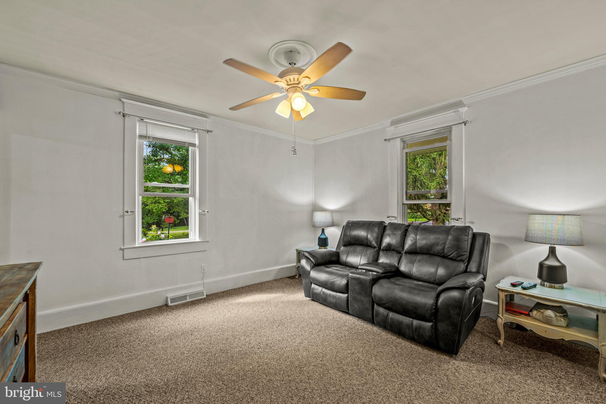 10695 Harding Road Laurel, MD 20723 - Photo 22 of 46 Living Room