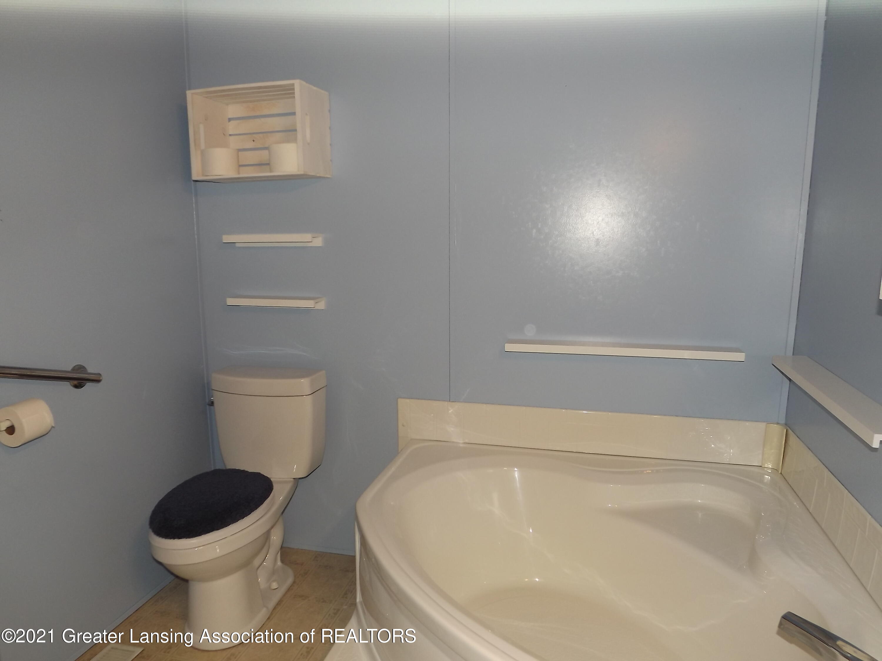 5197 Curtis Road Nashville, MI 49073 - Photo 14 of 26 14 Primary Bath