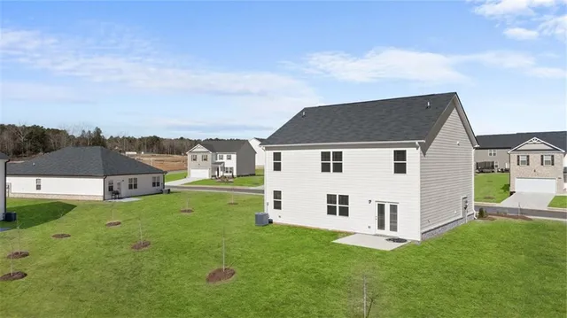 a view of a house with backyard