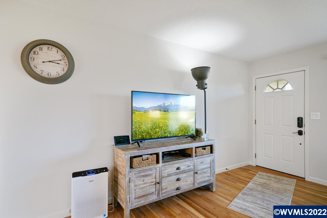 1083 Stanfield Road Woodburn, OR 97071 - Photo 9 of 28 Gallery Image 9
