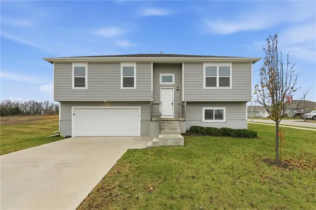 $372,500 | 21295 West 218th Street, Spring Hill, KS 66083