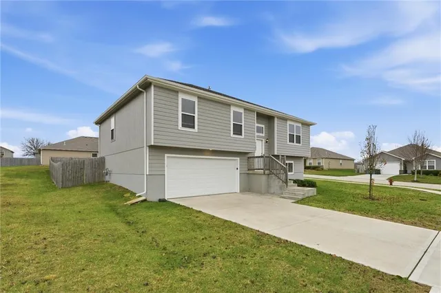 $372,500 | 21295 West 218th Street, Spring Hill, KS 66083