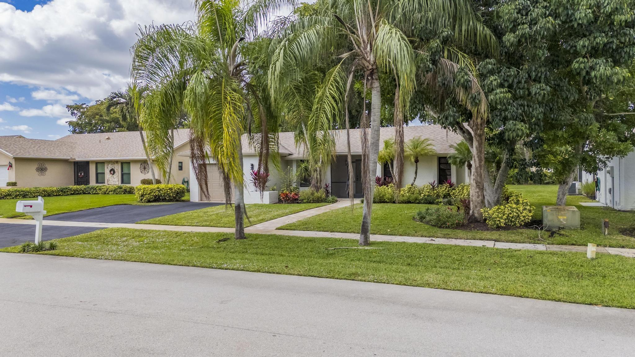18089 103rd Trail South Boca Raton, FL 33498 - Photo 4 of 51 a view of a volley ball court