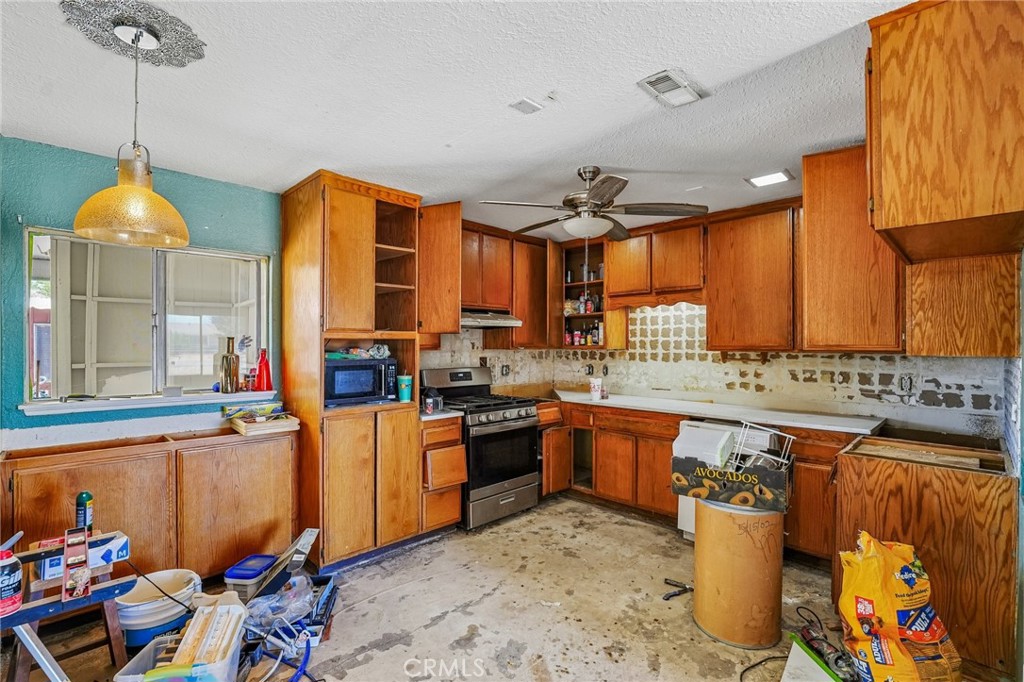 13207 Nicola Road Apple Valley, CA 92308 - Photo 8 of 33