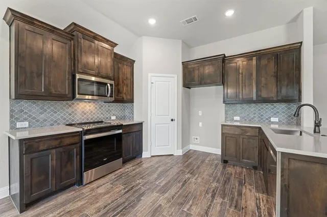 $374,900 | 2106 Briarwood Drive, Bridgeport, TX 76426