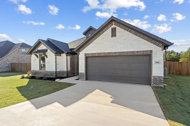 $374,900 | 2106 Briarwood Drive, Bridgeport, TX 76426