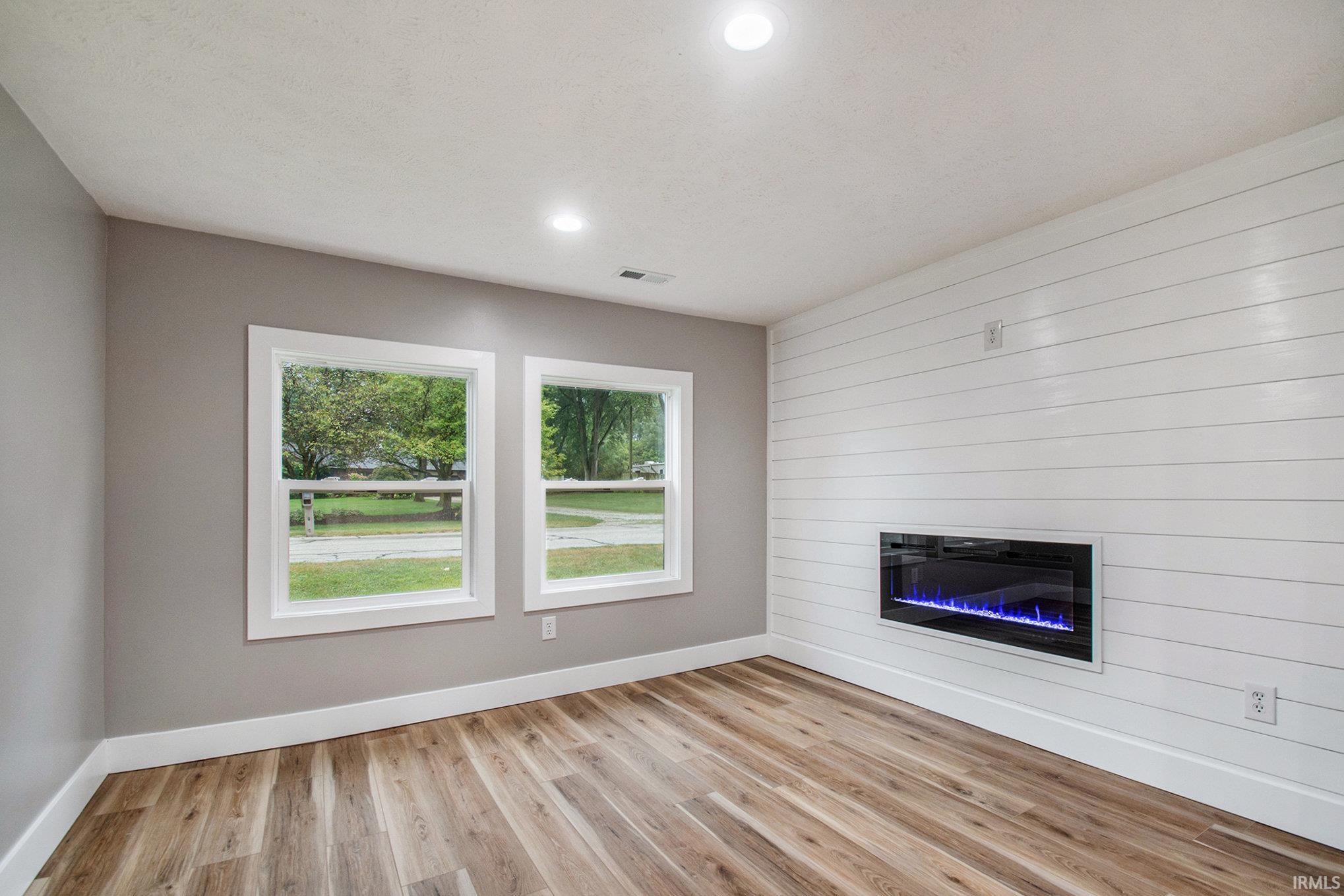 923 Georgia Road Goshen, IN 46528 - Photo 4 of 29 Gallery Image 4