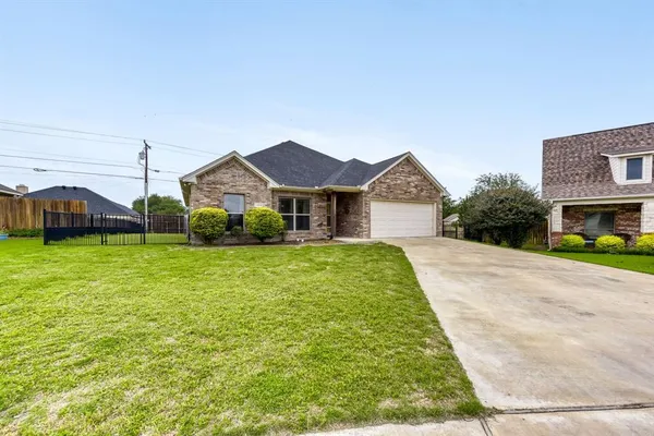 $299,999 | 1604 Belle Plain Drive, Cleburne, TX 76033