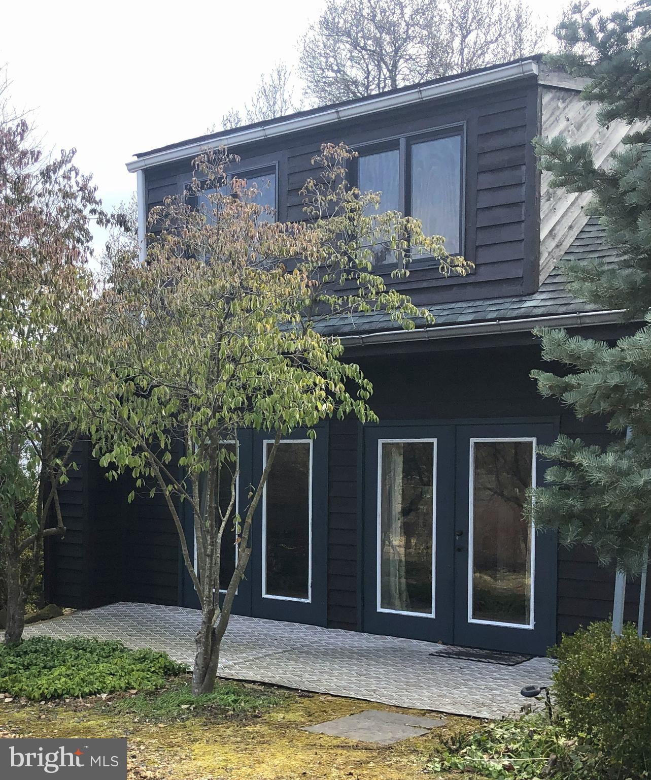 1 BR/1 BA ADORABLE COTTAGE