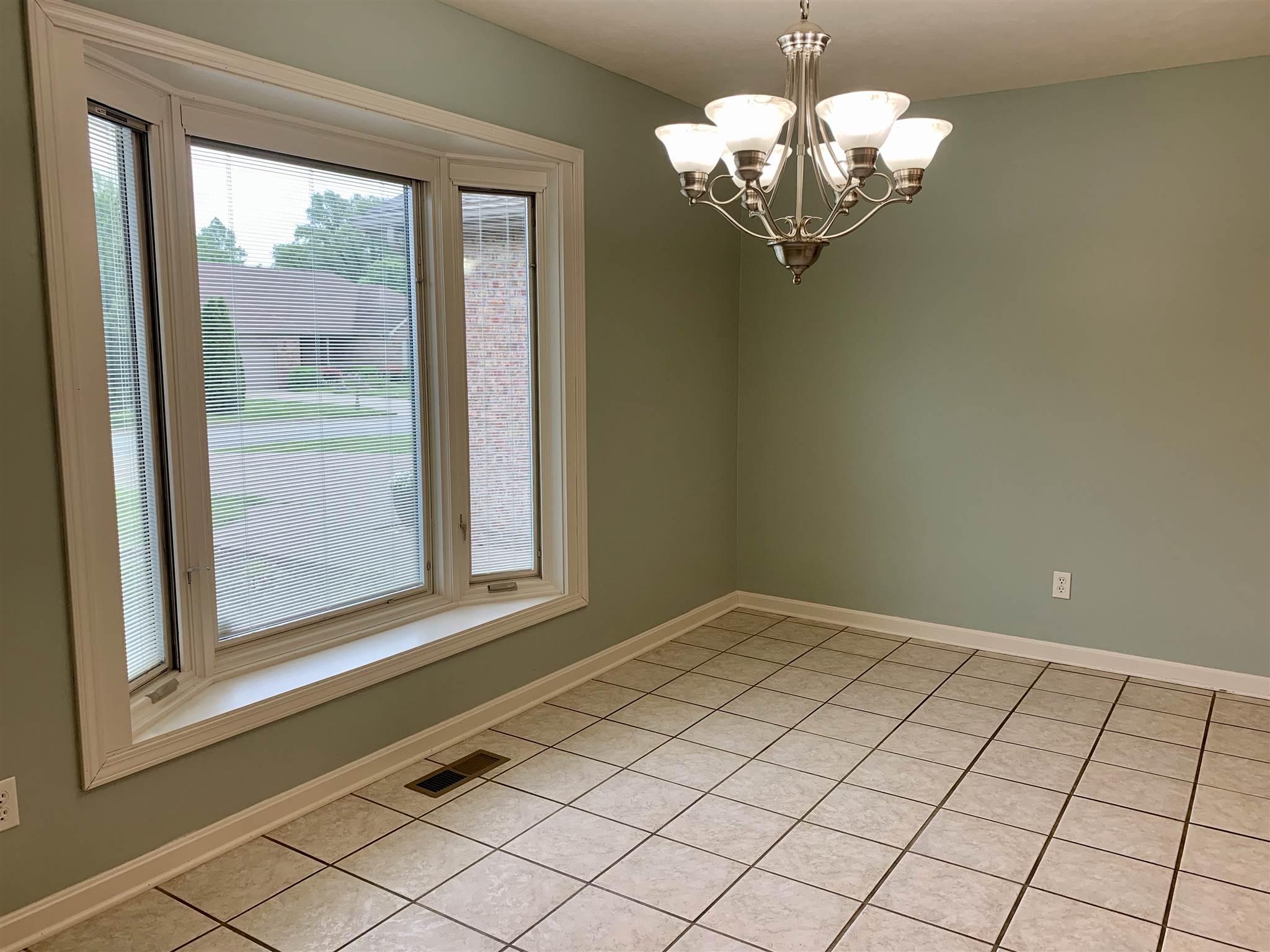 6481 Highfield Road Evansville, IN 47712 - Photo 6 of 35 Gallery Image 6