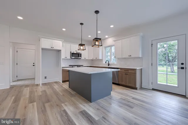 $629,900 | 2012 Melody Lane, Lancaster, PA 17601