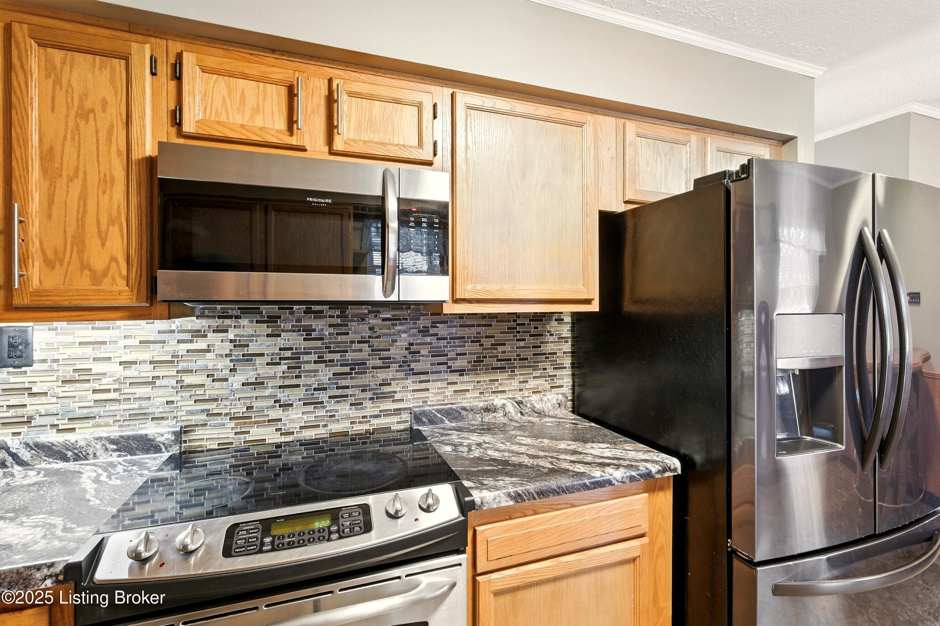325 East Blue Jay Road Louisville, KY 40229 - Photo 10 of 35 Kitchen