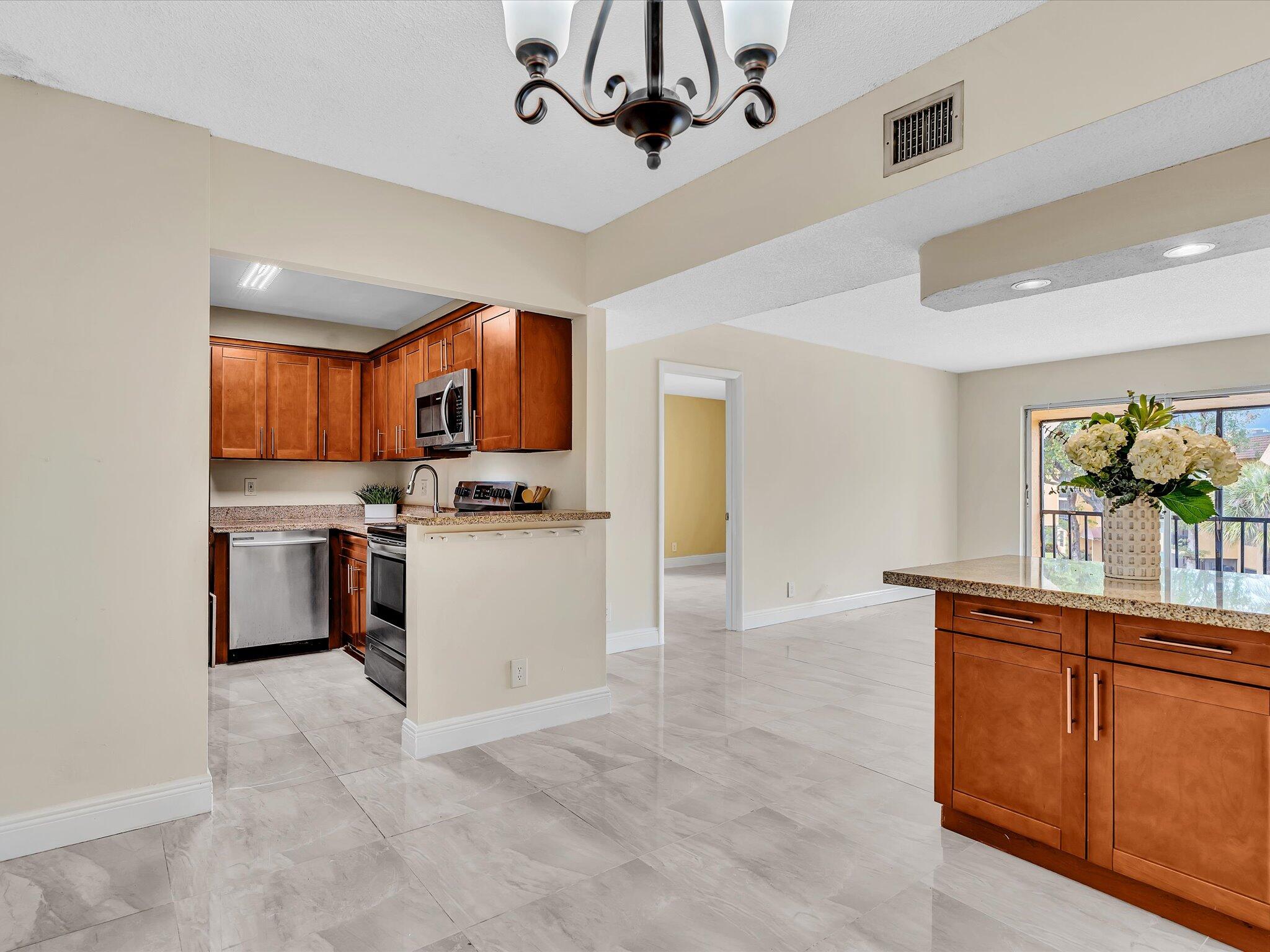 470 Northwest 20th Street, Unit 3020 Boca Raton, FL 33431 - Photo 7 of 43 Sun Filled Condo