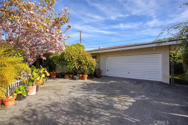 a view of a house with a tree