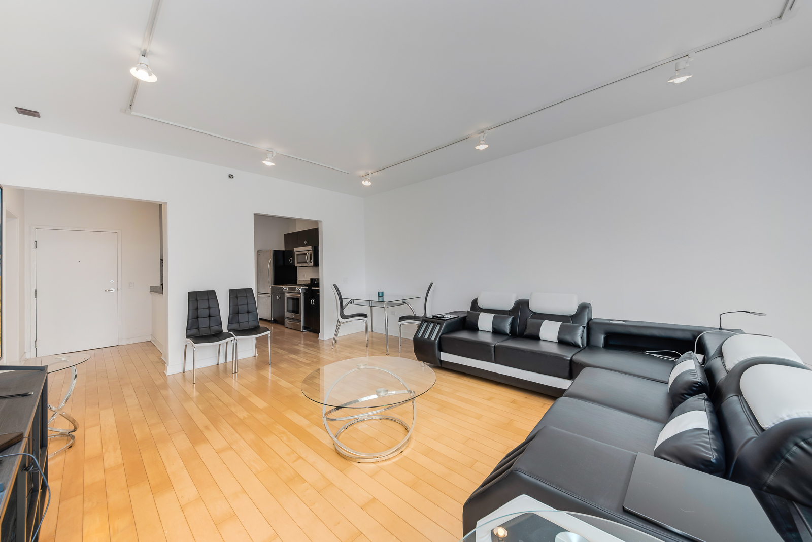 8 East Randolph Street, Unit 2107 Chicago, IL 60601 - Photo 3 of 13 a living room with furniture