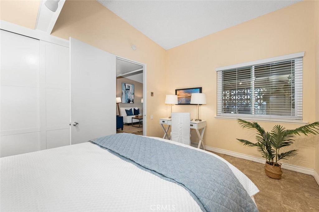 1121 Northwood Road, Unit 237D M9 Seal Beach, CA 90740 - Photo 31 of 45 a bedroom with a large bed and a window