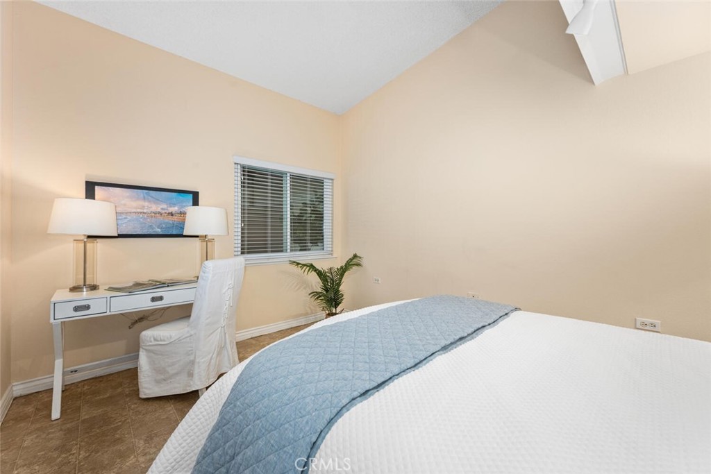 1121 Northwood Road, Unit 237D M9 Seal Beach, CA 90740 - Photo 32 of 45 a bedroom with a bed and lamp