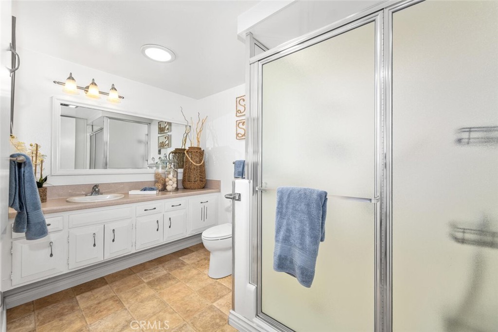 1121 Northwood Road, Unit 237D M9 Seal Beach, CA 90740 - Photo 33 of 45 a bathroom with a granite countertop sink mirror and bathtub