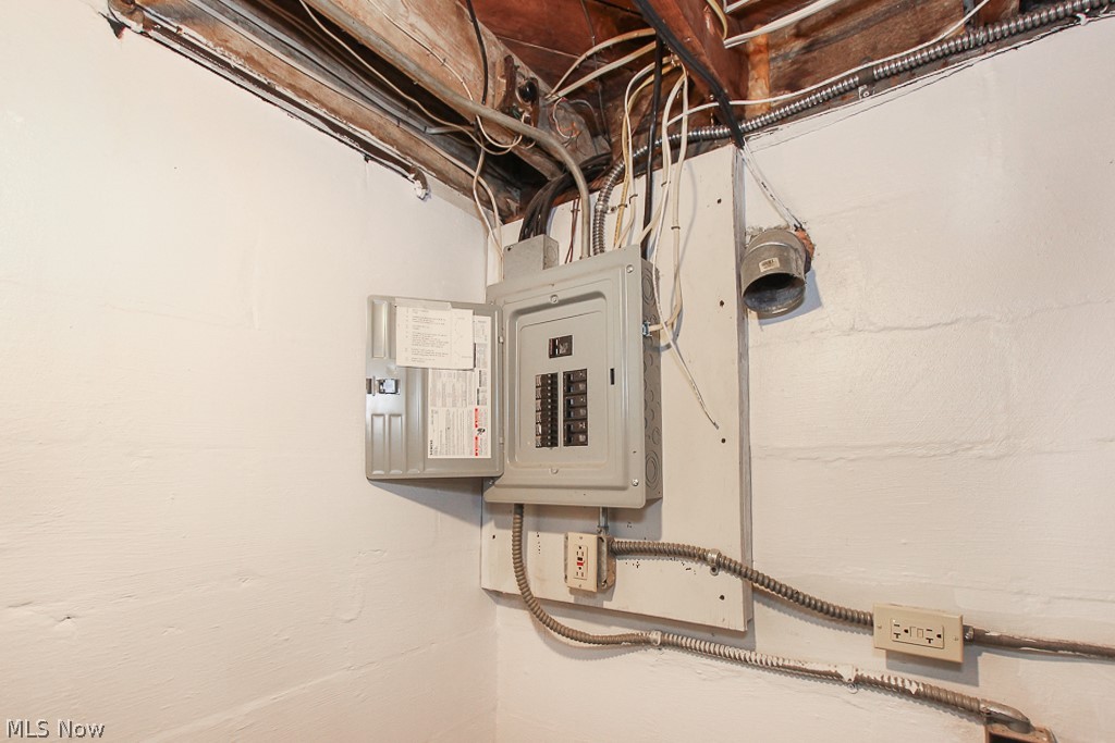1279 Sunset Road Cleveland, OH 44124 - Photo 33 of 35