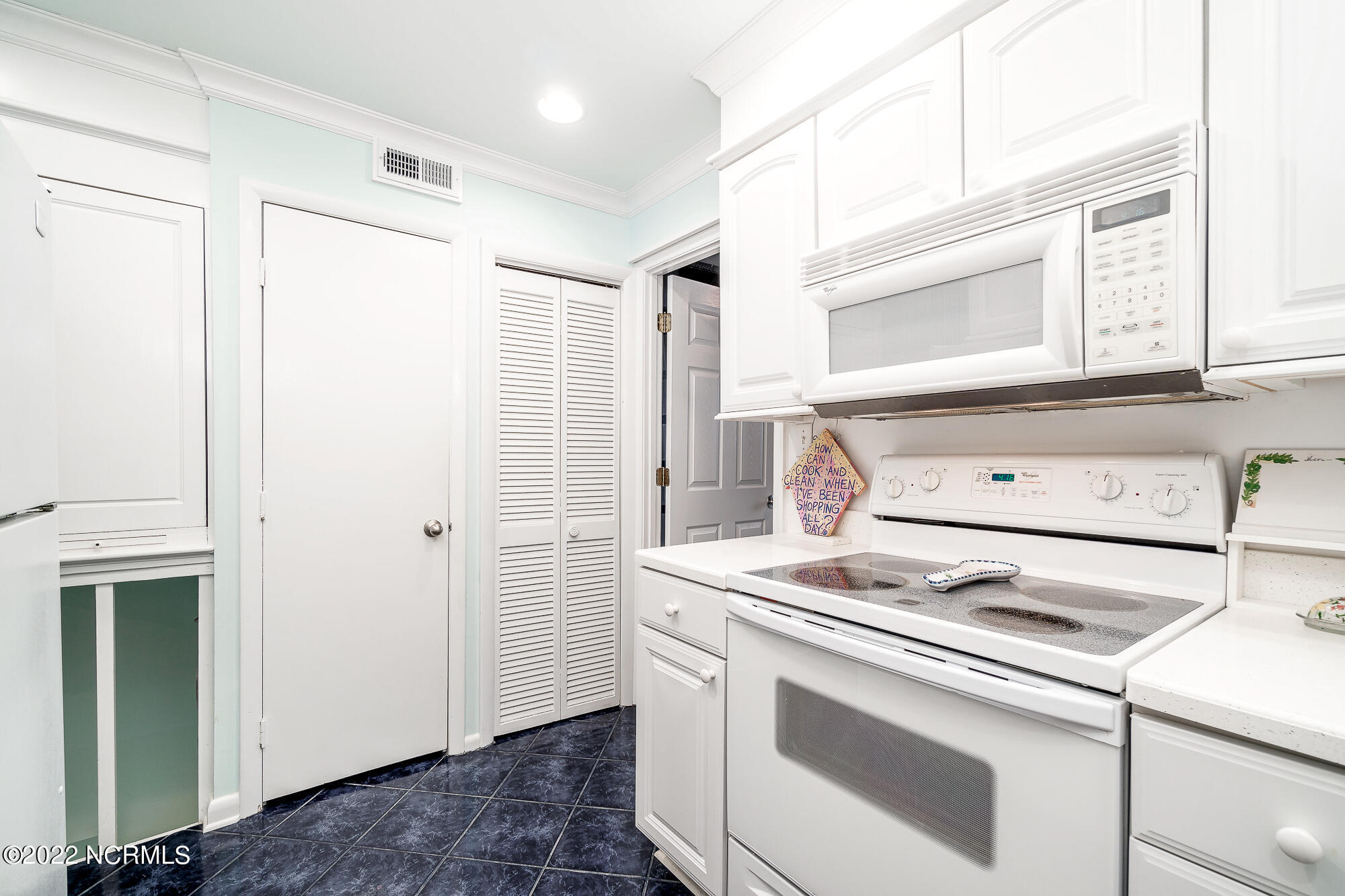 131 Salter Path Road, Unit 1 CORAL BAY WEST Atlantic Beach, NC 28512 - Photo 20 of 77 Central kitchen