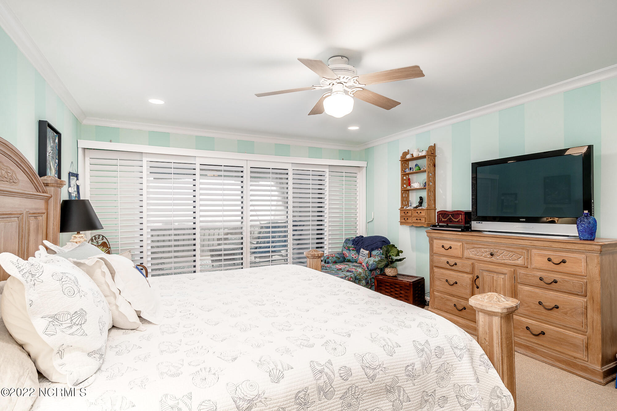 131 Salter Path Road, Unit 1 CORAL BAY WEST Atlantic Beach, NC 28512 - Photo 21 of 77 Primary bedroom suite